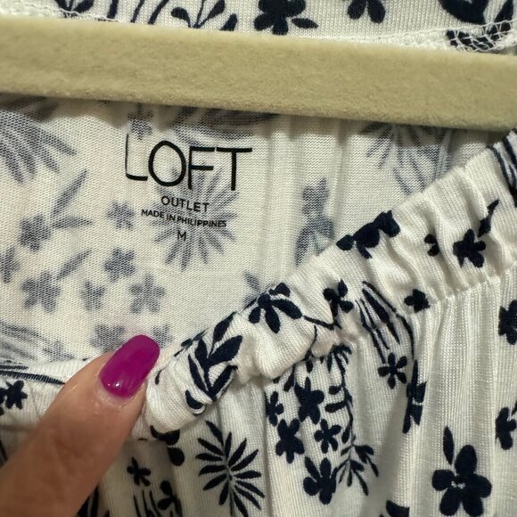 LOFT - White / navy Floral round elastic neck Sleeveless Top - Size L - Picture 3 of 4
